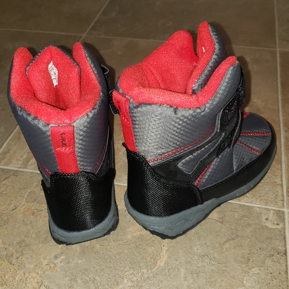 Carter's Snow Boots Toddler Sz 11 NWOT - Picture 2 of 4